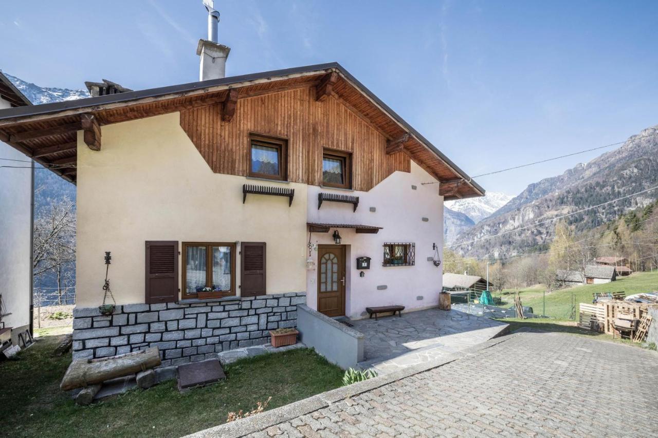 Ferienwohnung La Mansarda Di Chiara E Silvio Trasquera Exterior foto